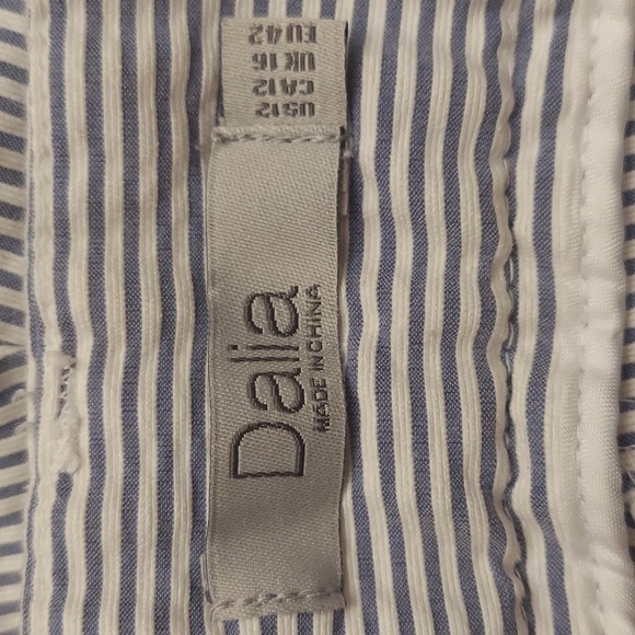 DALIA Seersucker Pinstriped Cropped Mid Rise Pants - Picture 9 of 11